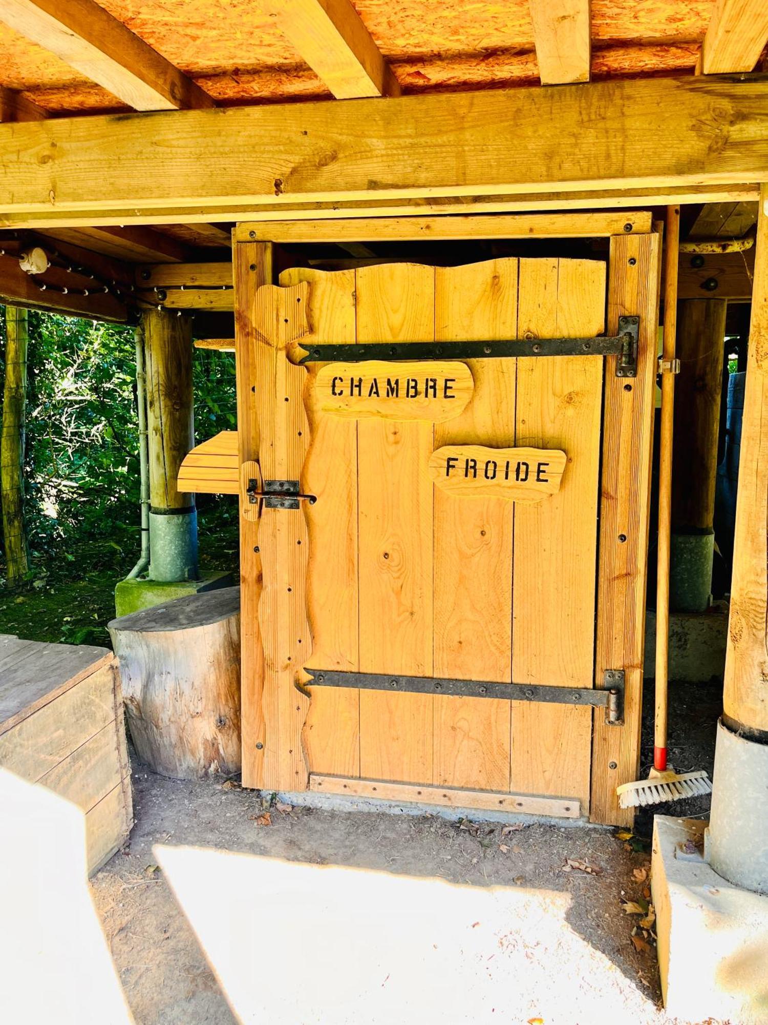 La Cabane Perchee Du Trappeur Écrainville Eksteriør billede