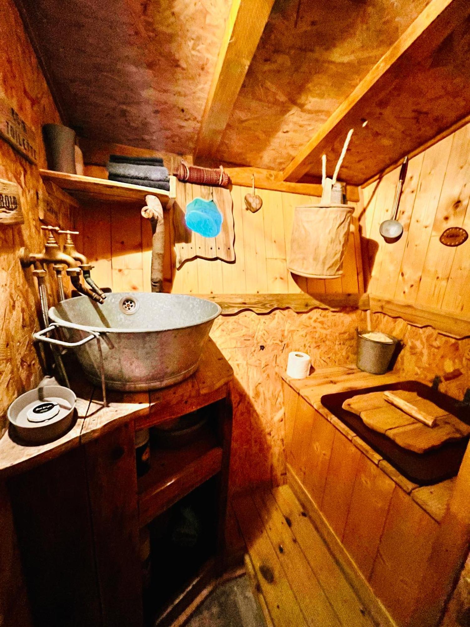 La Cabane Perchee Du Trappeur Écrainville Eksteriør billede